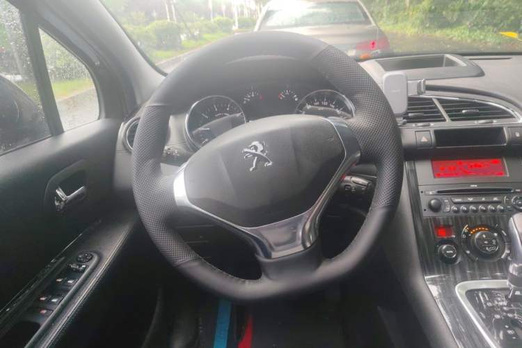 Used Peugeot 3008 2013 2.0L Automatic Trend Edition Steering Wheel
