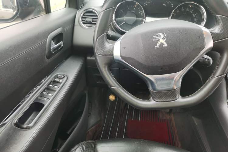 Used Peugeot 3008 2013 2.0L Automatic Trend Edition Steering Wheel