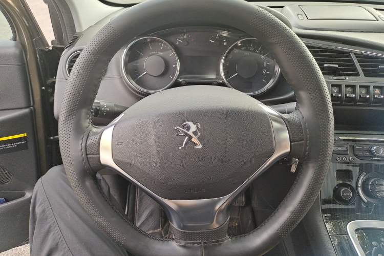 Used Peugeot 3008 2013 1.6THP Automatic Prestige Edition Steering Wheel