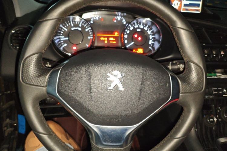 Used Peugeot 3008 2013 1.6THP Roland Garros Edition Steering Wheel