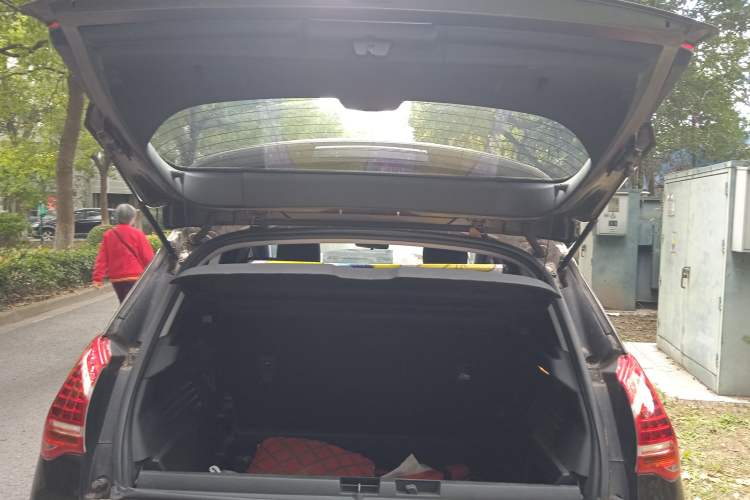 Used Peugeot 3008 2013 2.0L Automatic Trend Edition Trunk