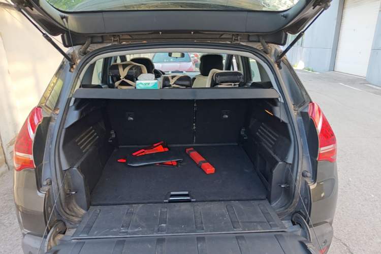 Used Peugeot 3008 2013 2.0L Manual Classic Edition Trunk