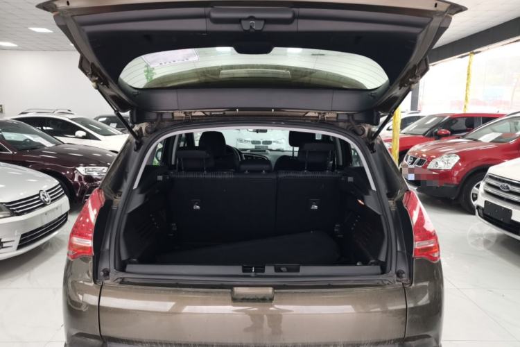 Used Peugeot 3008 2013 2.0L Automatic Classic Edition Trunk