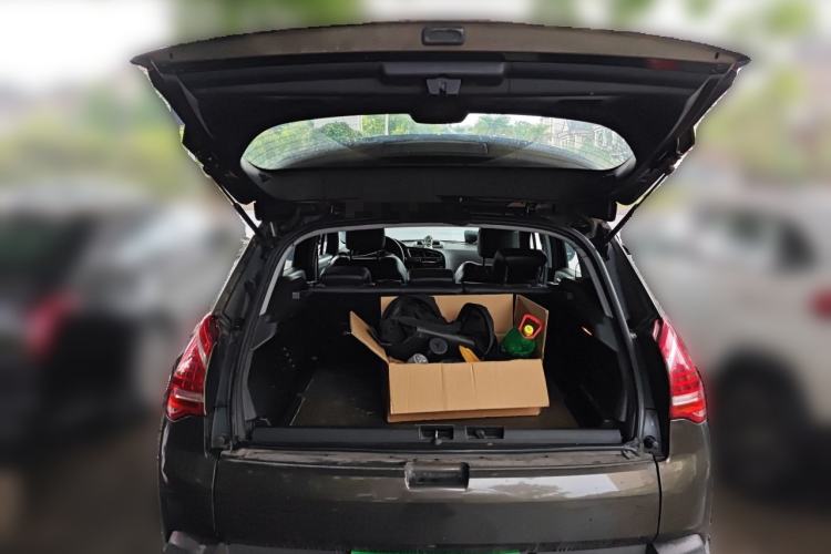 Used Peugeot 3008 2013 2.0L Automatic Trend Edition Trunk
