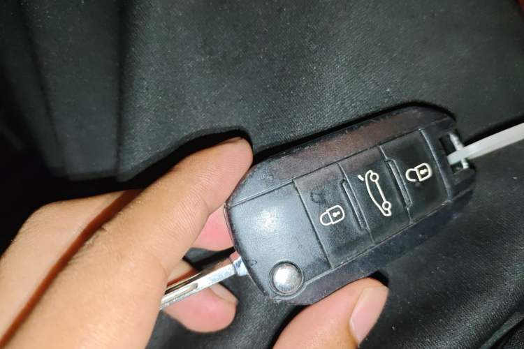 Used Peugeot 3008 2013 1.6THP Automatic Trend Edition Vehicle Key