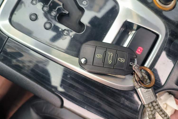 Used Peugeot 3008 2013 2.0L Automatic Trend Edition Vehicle Key