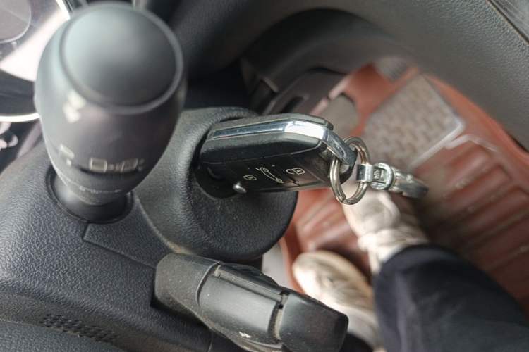 Used Peugeot 3008 2013 2.0L Automatic Classic Edition Vehicle Key