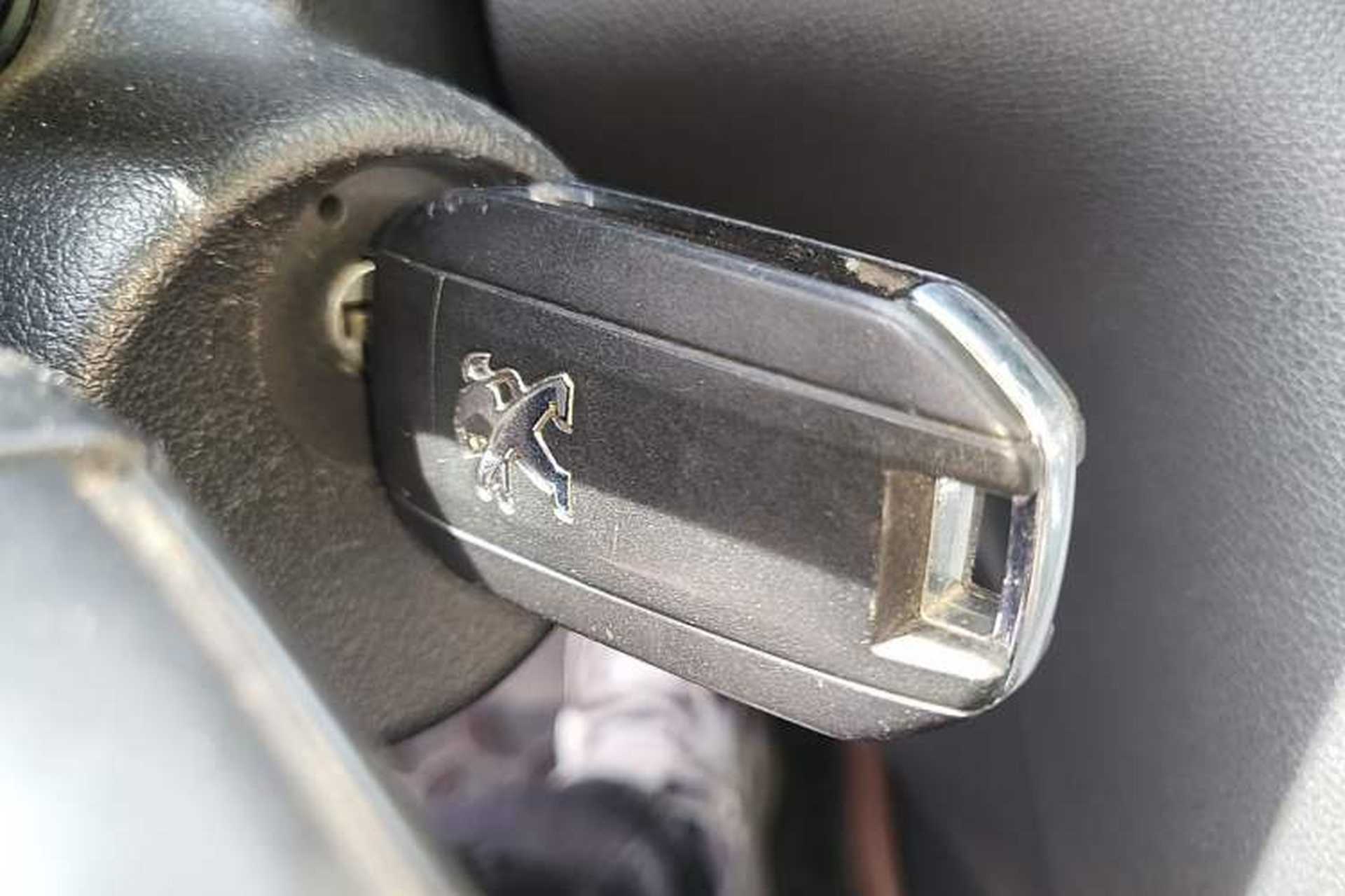 Used Peugeot 3008 2013 1.6THP Automatic Prestige Edition Vehicle Key