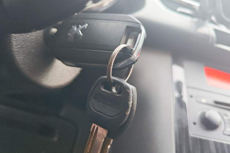 Used Peugeot 3008 2013 2.0L Automatic Trend Edition Vehicle Key