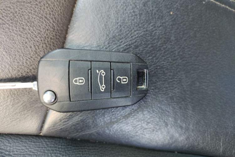 Used Peugeot 3008 2013 2.0L Automatic Trend Edition Vehicle Key