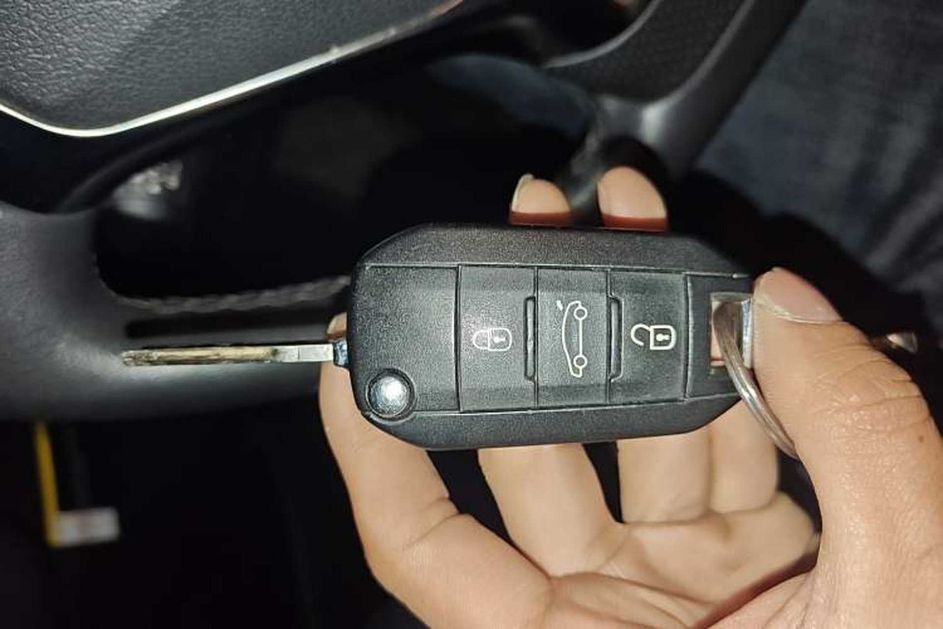 Used Peugeot 3008 2013 2.0L Automatic Trend Edition Vehicle Key