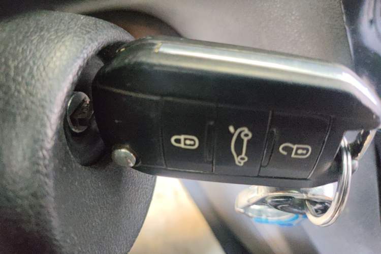 Used Peugeot 3008 2013 2.0L Automatic Trend Edition Vehicle Key