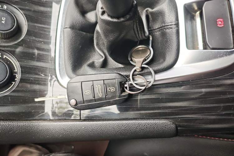 Used Peugeot 3008 2013 2.0L Manual Classic Edition Vehicle Key