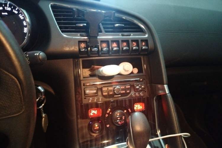 Used Peugeot 3008 2013 1.6THP Automatic Prestige Edition Audio And AC Panel