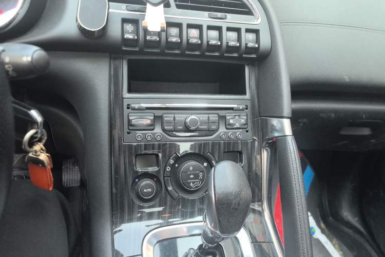 Used Peugeot 3008 2013 1.6THP Automatic Prestige Edition Audio And AC Panel