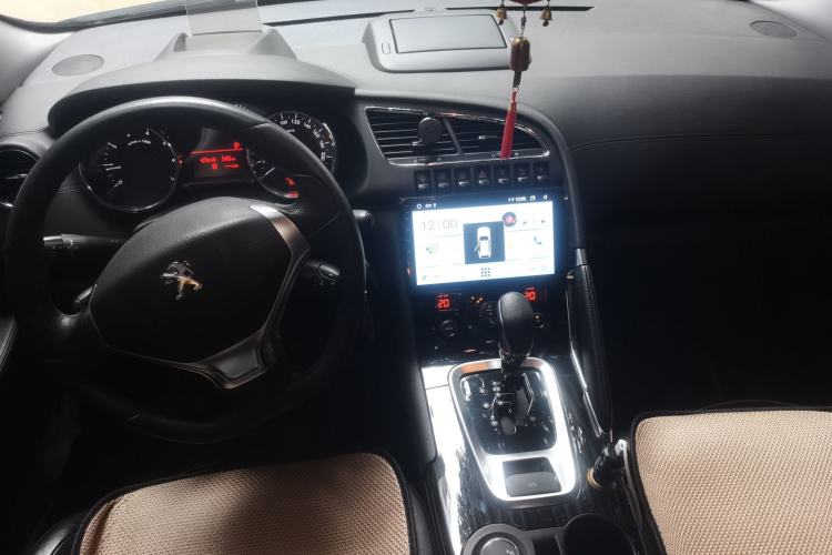 Used Peugeot 3008 2013 1.6THP Automatic Prestige Edition Center Console