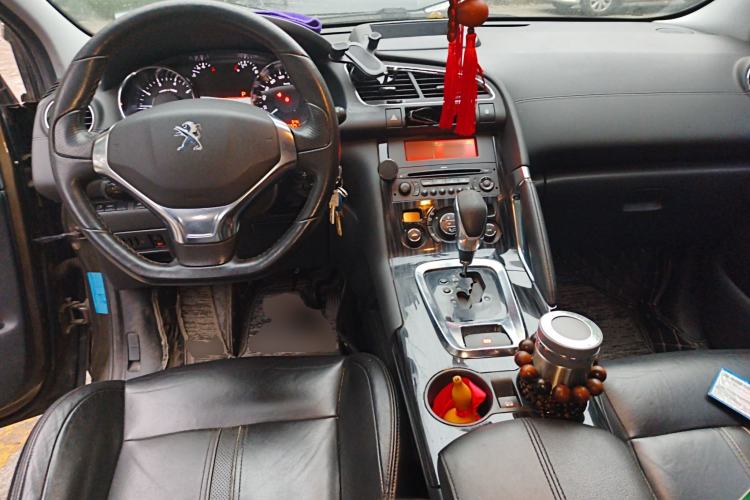 Used Peugeot 3008 2013 2.0L Automatic Trend Edition Center Console