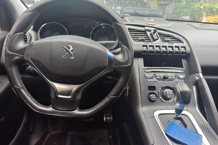 Used Peugeot 3008 2013 1.6THP Automatic Prestige Edition Center Console