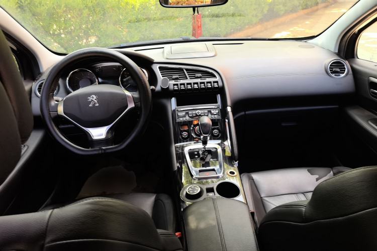 Used Peugeot 3008 2013 1.6THP Automatic Prestige Edition Center Console