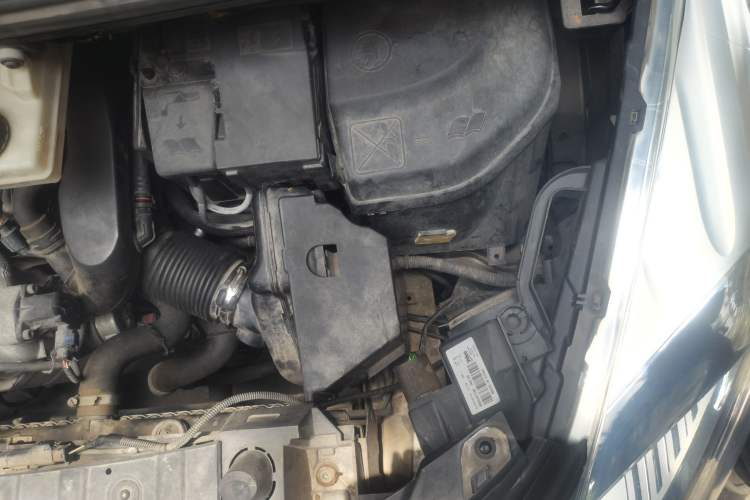 Used Peugeot 3008 2013 1.6THP Automatic Prestige Edition Engine Bay Left