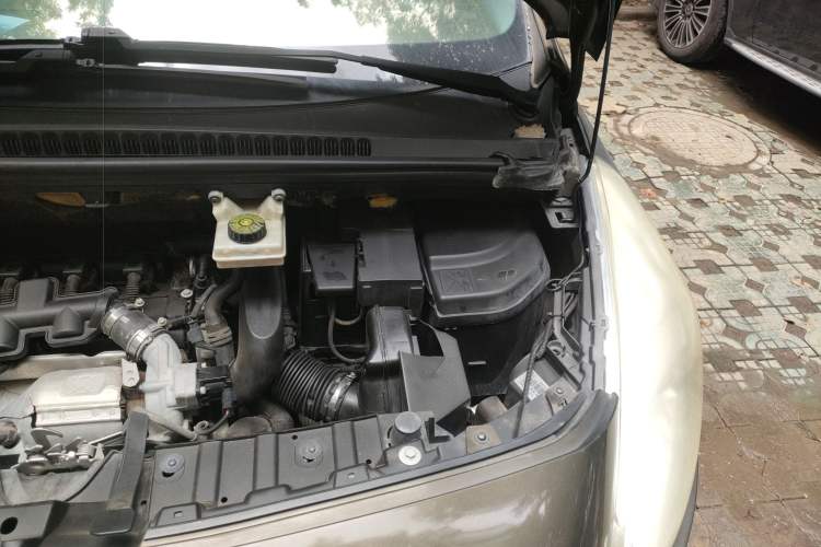 Used Peugeot 3008 2013 1.6THP Automatic Prestige Edition Engine Bay Left
