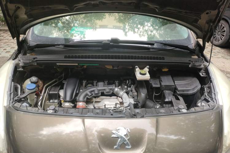 Used Peugeot 3008 2013 1.6THP Automatic Prestige Edition Engine Bay