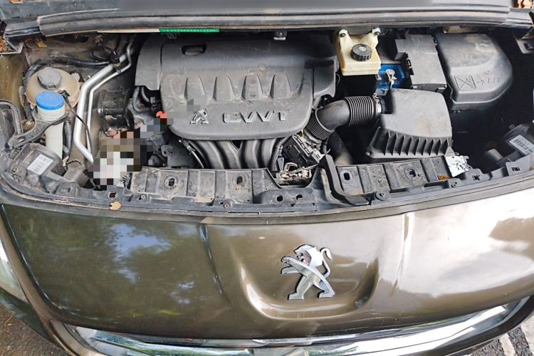Used Peugeot 3008 2013 2.0L Automatic Trend Edition Engine Bay