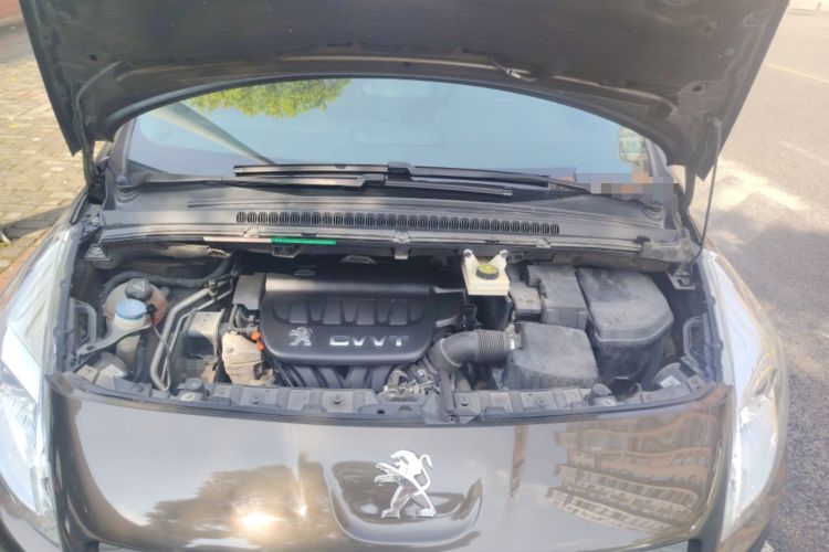 Used Peugeot 3008 2013 2.0L Automatic Trend Edition Engine Bay