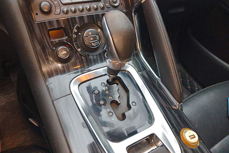 Used Peugeot 3008 2013 2.0L Automatic Trend Edition Gear Lever