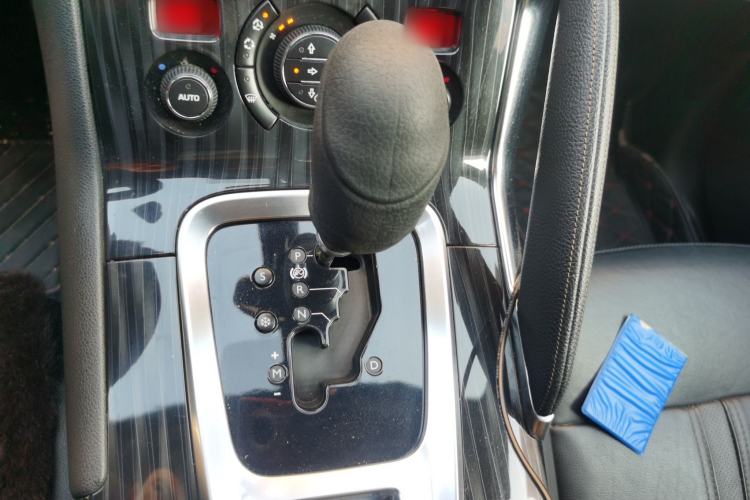 Used Peugeot 3008 2013 1.6THP Automatic Prestige Edition Gear Lever