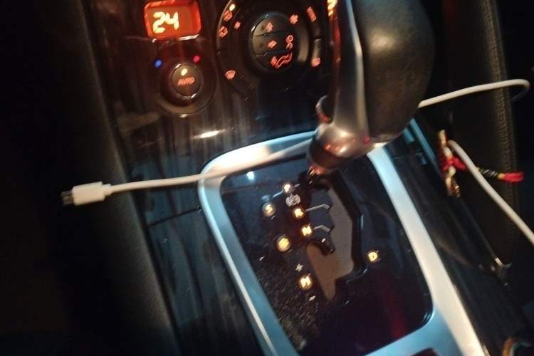 Used Peugeot 3008 2013 1.6THP Automatic Prestige Edition Gear Lever