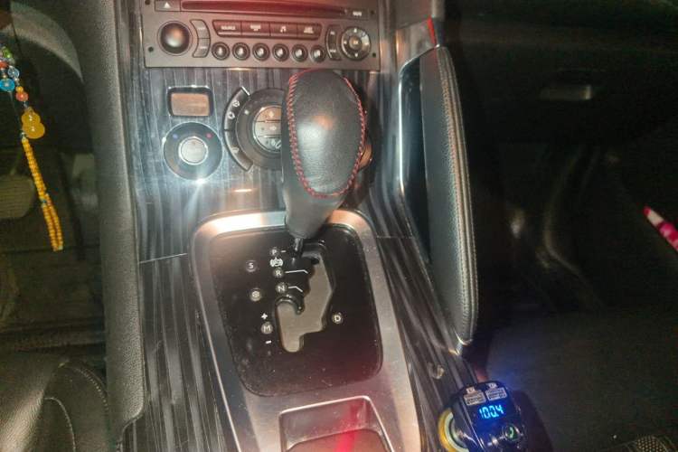 Used Peugeot 3008 2013 2.0L Automatic Trend Edition Gear Lever