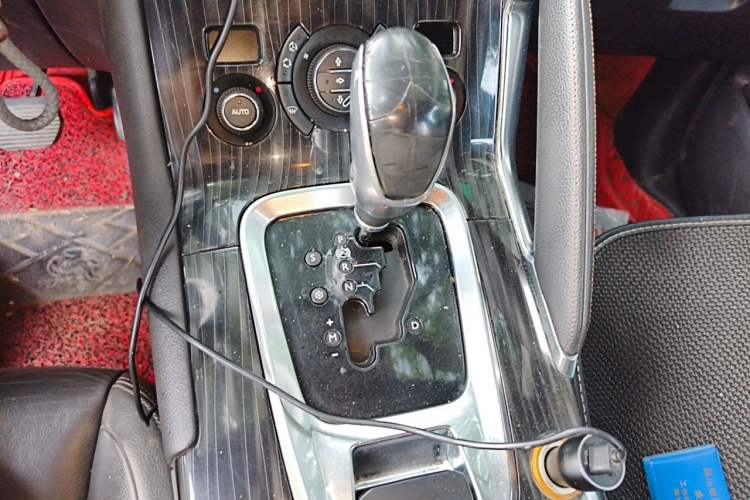 Used Peugeot 3008 2013 2.0L Automatic Trend Edition Gear Lever