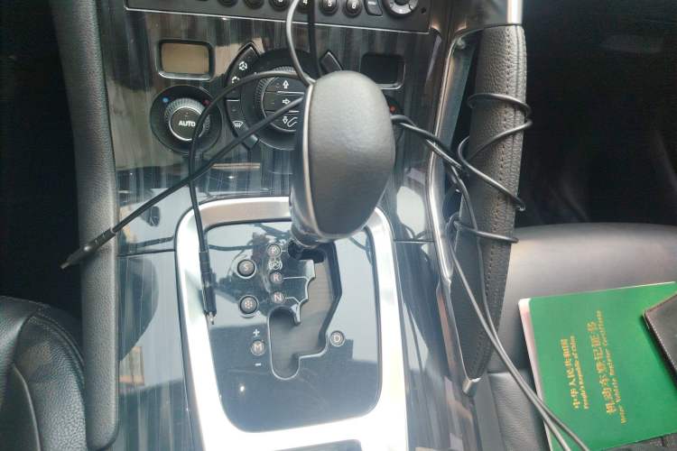 Used Peugeot 3008 2013 2.0L Automatic Trend Edition Gear Lever