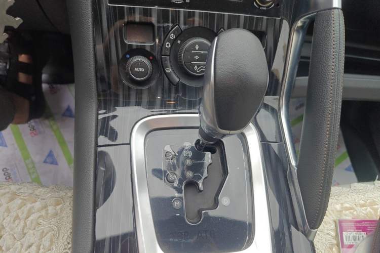 Used Peugeot 3008 2013 2.0L Automatic Trend Edition Gear Lever