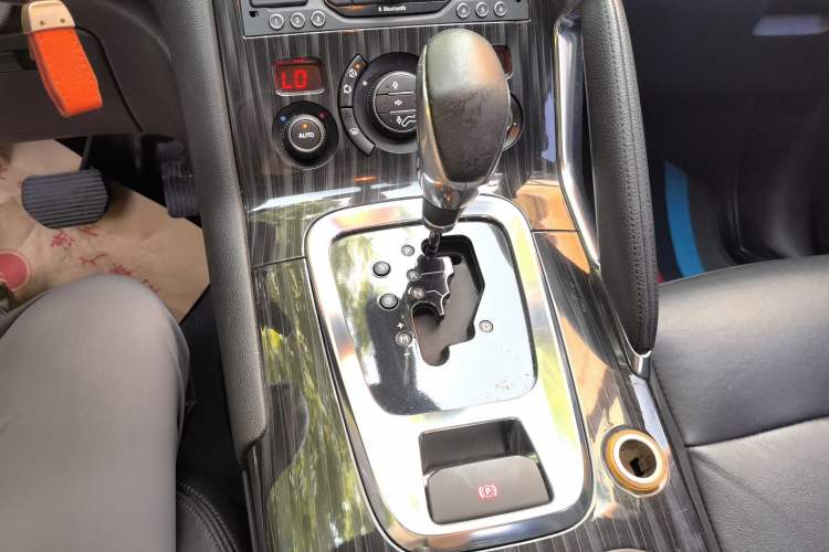 Used Peugeot 3008 2013 1.6THP Automatic Prestige Edition Gear Lever