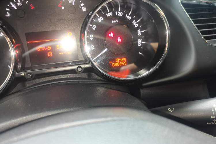Used Peugeot 3008 2013 1.6THP Automatic Prestige Edition Odometer Close Up