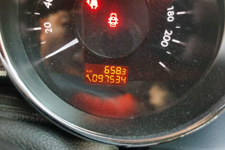 Used Peugeot 3008 2013 1.6THP Automatic Prestige Edition Odometer Close Up