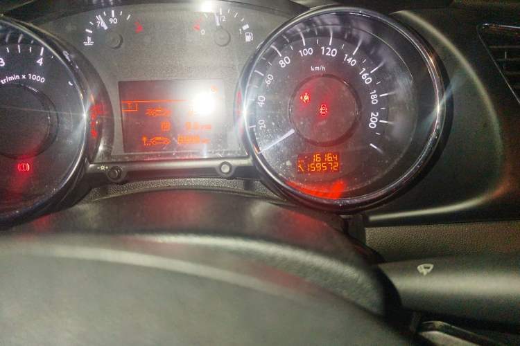 Used Peugeot 3008 2013 2.0L Automatic Trend Edition Odometer Close Up