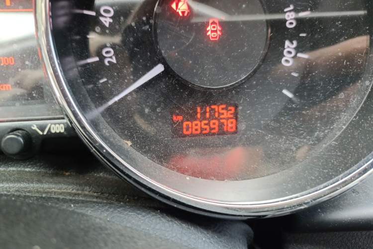 Used Peugeot 3008 2013 1.6THP Automatic Prestige Edition Odometer Close Up