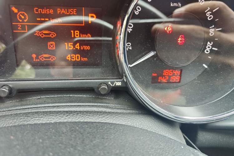 Used Peugeot 3008 2013 1.6THP Automatic Prestige Edition Odometer Close Up