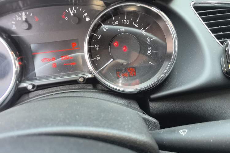 Used Peugeot 3008 2013 1.6THP Automatic Prestige Edition Odometer Close Up