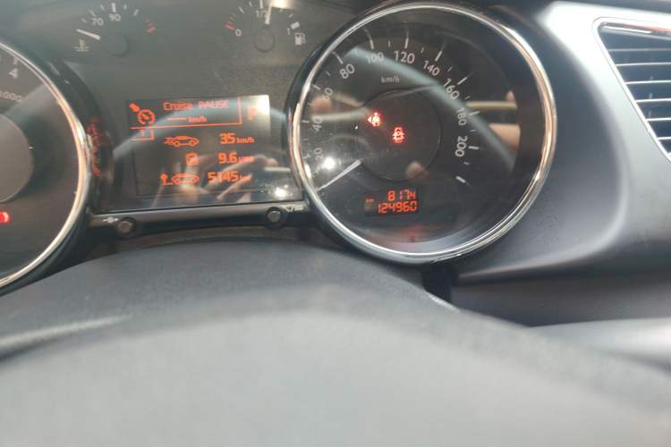 Used Peugeot 3008 2013 2.0L Automatic Trend Edition Odometer Close Up