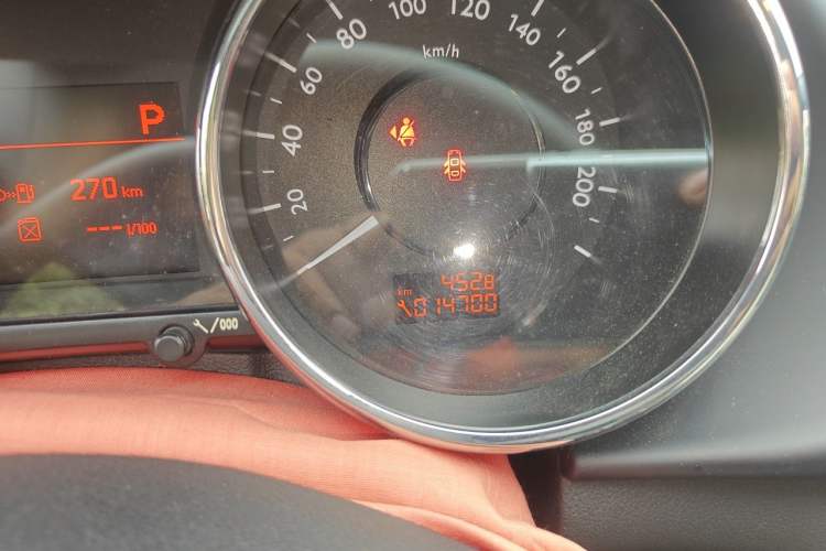 Used Peugeot 3008 2013 2.0L Automatic Trend Edition Odometer Close Up
