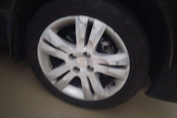 Used Peugeot 3008 2013 1.6THP Automatic Prestige Edition Right Front Wheel Hub