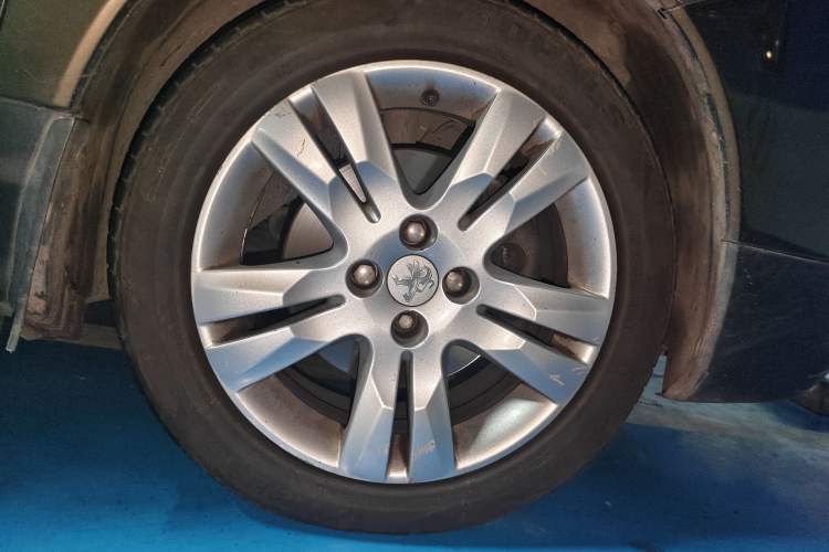 Used Peugeot 3008 2013 2.0L Automatic Trend Edition Right Front Wheel Hub