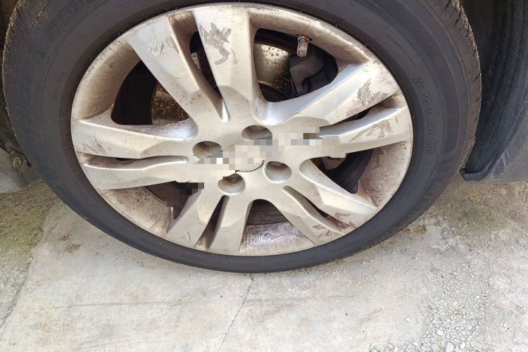 Used Peugeot 3008 2013 1.6THP Automatic Prestige Edition Right Front Wheel Hub