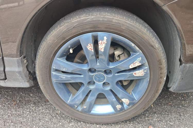 Used Peugeot 3008 2013 1.6THP Automatic Prestige Edition Right Front Wheel Hub
