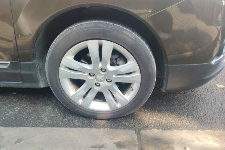 Used Peugeot 3008 2013 2.0L Automatic Trend Edition Right Front Wheel Hub