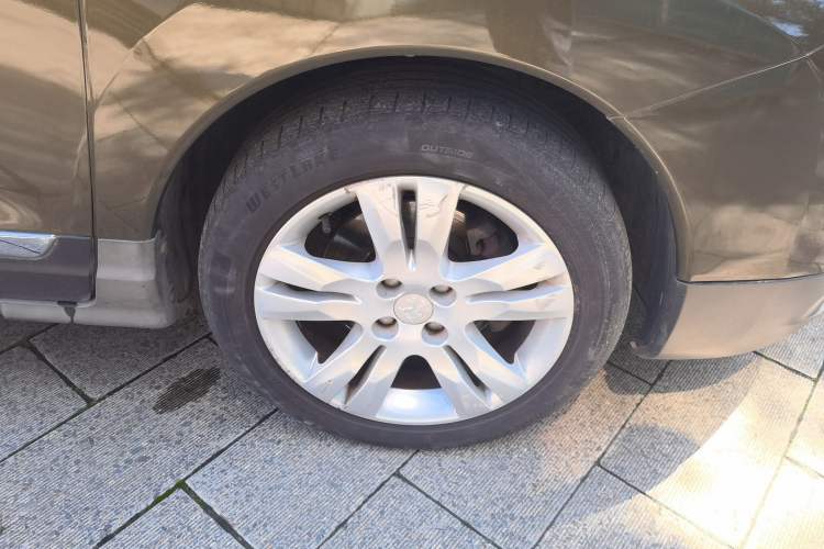 Used Peugeot 3008 2013 1.6THP Automatic Prestige Edition Right Front Wheel Hub
